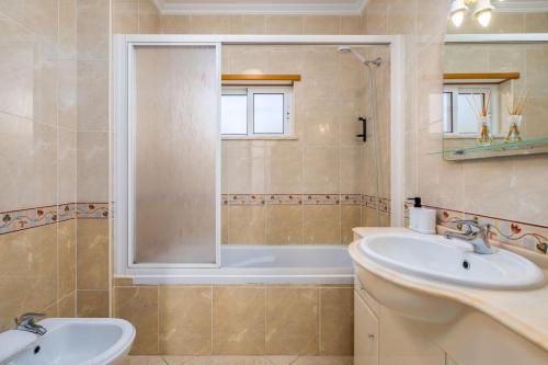 Peaceful 2Bdr with Pool in Vilamoura by LovelyStay
