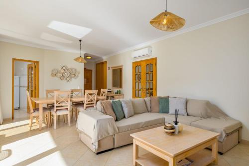 Peaceful 2Bdr with Pool in Vilamoura by LovelyStay