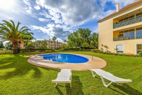 Peaceful 2Bdr with Pool in Vilamoura by LovelyStay