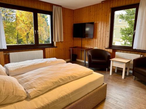 Кровать или кровати в номере Boutique HOTEL am KRANICHSEE