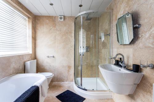 Et badeværelse på The Family-Ready Worker Hub