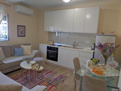 Quiet, Cozy, Luminous Apartment