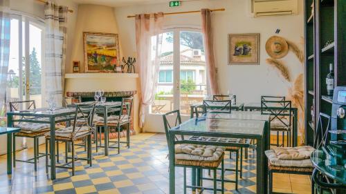 En restaurant eller et andet spisested på Hôtel Villa Maya - Golfe de Saint-Tropez