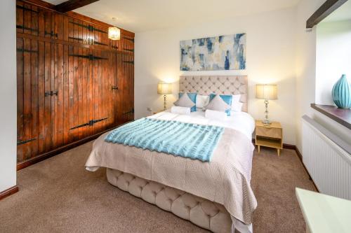 Ένα ή περισσότερα κρεβάτια σε δωμάτιο στο Laurel Cottage by STAE-Homes