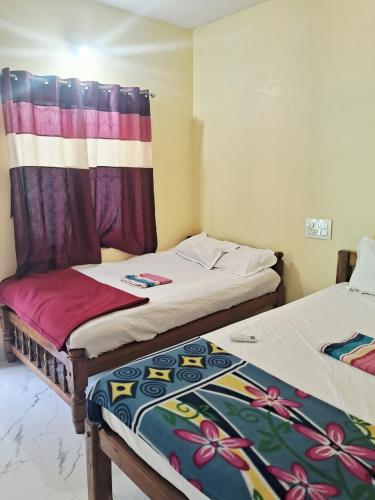 Un pat sau paturi într-o cameră la Super Homestay