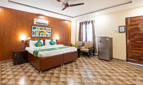 Giường trong phòng chung tại Treebo Samsara Villas And Spa