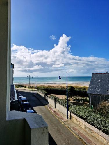 Appartement avec balconnet et vue mer