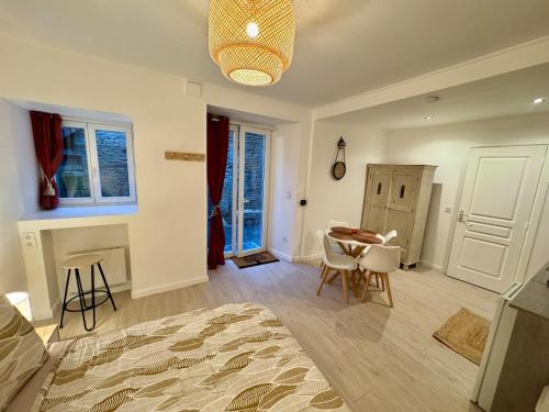 Χώρος καθιστικού στο Studio cozy et fonctionnel au cœur de Mansle