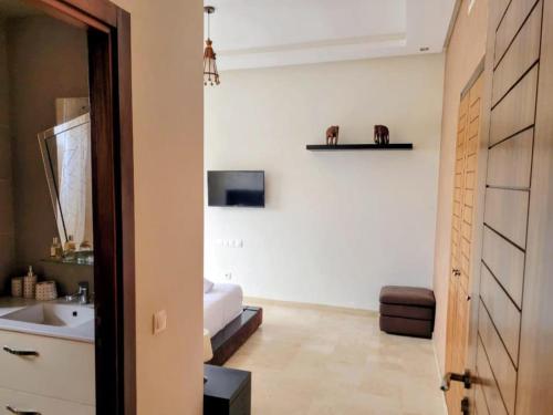 Kopalnica v nastanitvi Moroccan Sunset - Charming 3BR near Airport Med 5