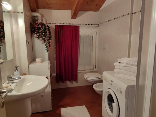 O baie la Appartamento Dossalt VistaLago