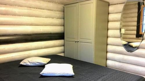 Camera con 1 Letto e 2 Cuscini di Vuokatin Lomakämpät a Sotkamo