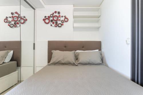 En eller flere senge i et værelse på Studio c/ rooftop com piscina em Olinda - JAM907C