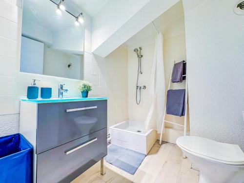 a bathroom with a sink and a toilet at Studio cosy sous les toits en plein centre-ville in Clermont-Ferrand