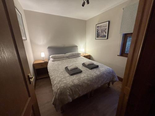 Ένα ή περισσότερα κρεβάτια σε δωμάτιο στο Morenish Mews Kenmore Cottage