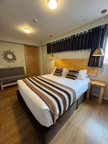 Ένα ή περισσότερα κρεβάτια σε δωμάτιο στο CASA CRISTOBAL Centenario