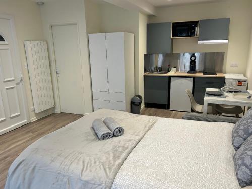 Kuchyň nebo kuchyňský kout v ubytování Studio Hyper Centre Libourne