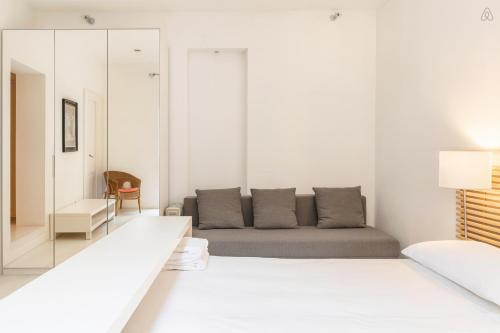 Casa Milano - Rooms and Apartments - Modernist Marvel