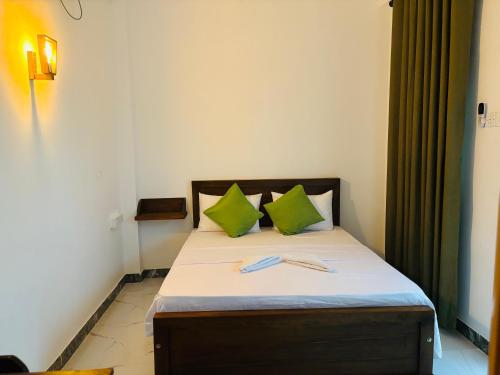 Postel nebo postele na pokoji v ubytování Jaya Villa - Near Airport