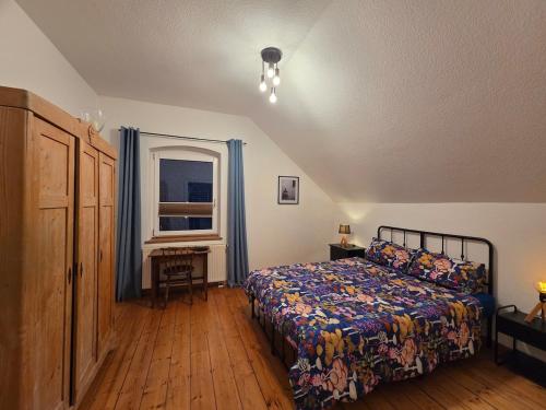 Postel nebo postele na pokoji v ubytování Quartier1905 charmanter Altbau zentral & waldnah