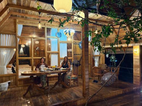 Επισκέπτες που μένουν στο TANTOR RESORT Hotel and spa Habarana