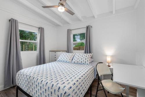 Postel nebo postele na pokoji v ubytování North Hyde Park Getaway Tampa