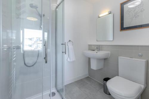 Ванная комната в 4 Bed in St. Ives oc-a30881