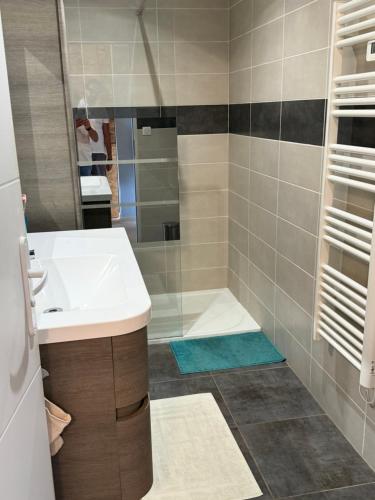 Et badeværelse på Chambre avec balcon vue mer