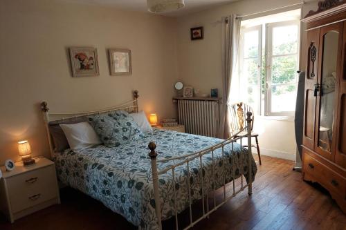 Postel nebo postele na pokoji v ubytování 2Bed House Sleeps 4 - Views Parking 3min to Town