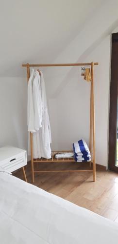 En eller flere senge i et værelse på Casa din livada Borlova