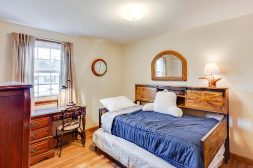 Ένα ή περισσότερα κρεβάτια σε δωμάτιο στο 2 Mi to Appalachian Trail Family Home in Carlisle