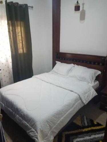 เตียงในห้องที่ Belvys Home