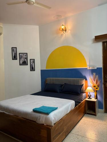 Postel nebo postele na pokoji v ubytování Entire 4BHK Villa with a Colour Pop kids Room