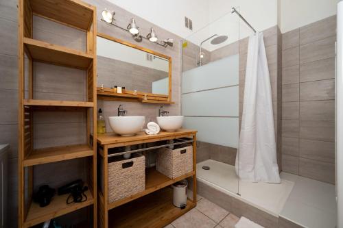 Spacious and Bright Near Train Station and Palais des Festivals - BENAKEY