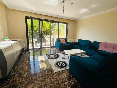 Χώρος καθιστικού στο CANPOLAT Sapanca Hotel