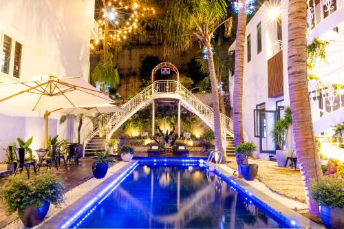 Piscina de la sau aproape de Villahanhphuc - bể bơi - Trung tâm Bãi Cháy