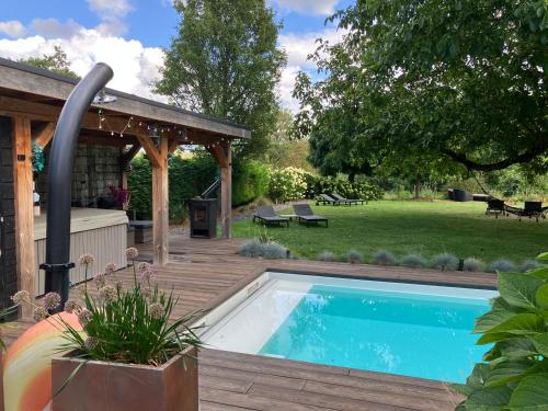 Бассейн в Rue Haute by M&M 4 sterren bed en breakfast vlakbij Maastricht или поблизости