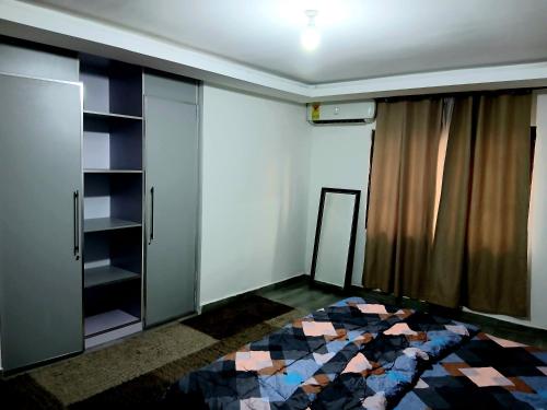 Postel nebo postele na pokoji v ubytování Home with car