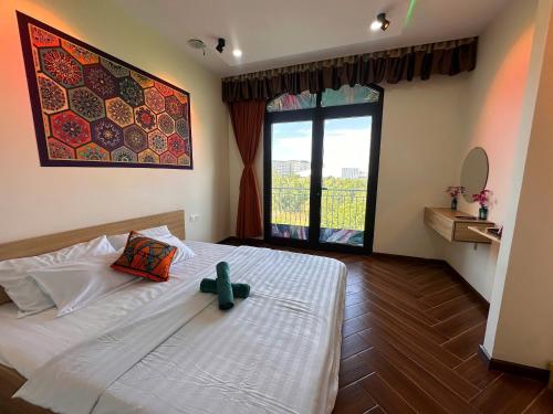 En eller flere senge i et værelse på Hermes Homestay IHG Spa