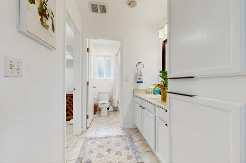 Koupelna v ubytování Opakapaka Ohana