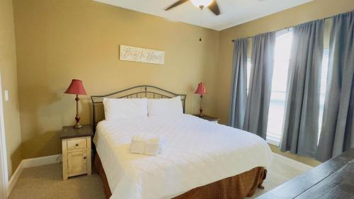 Postel nebo postele na pokoji v ubytování Pond view beautiful apartment at Magnolia Place