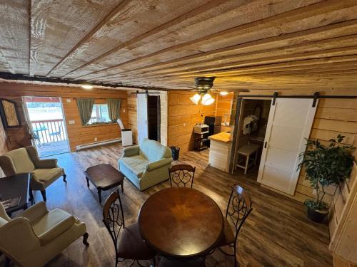 Χώρος καθιστικού στο Birch Glen Hotel