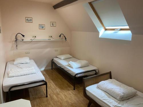 Postel nebo postele na pokoji v ubytování Chambres d'hôtes et gîtes à la ferme