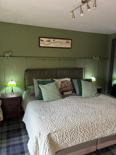 En eller flere senge i et værelse på White Side Cottage