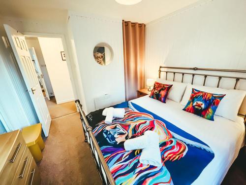 En eller flere senge i et værelse på Highland Coo Lodge