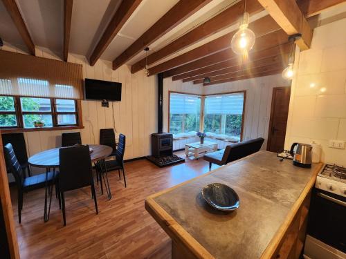 Μια τηλεόραση ή/και κέντρο ψυχαγωγίας στο Cabaña Frutillar Bajo