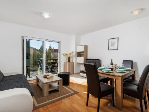 Et opholdsområde på Apartment Leko-2 by Interhome