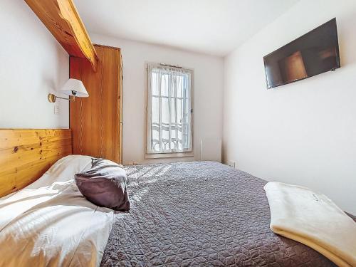 En eller flere senge i et værelse på Apartment Le Grand Panorama 412 by Interhome