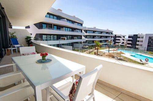 Mara's Apartments Higuerón West - Suncoast Privilege - 3 Community Pools