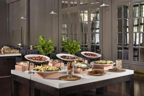 Φαγητό σε αυτό το ξενοδοχείο ή κάπου εκεί κοντά