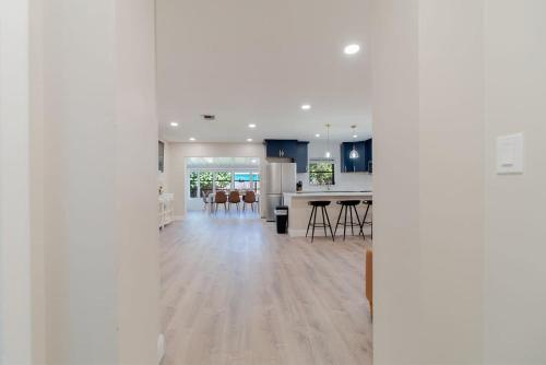 Køkken eller tekøkken på The Florida's finest living villa